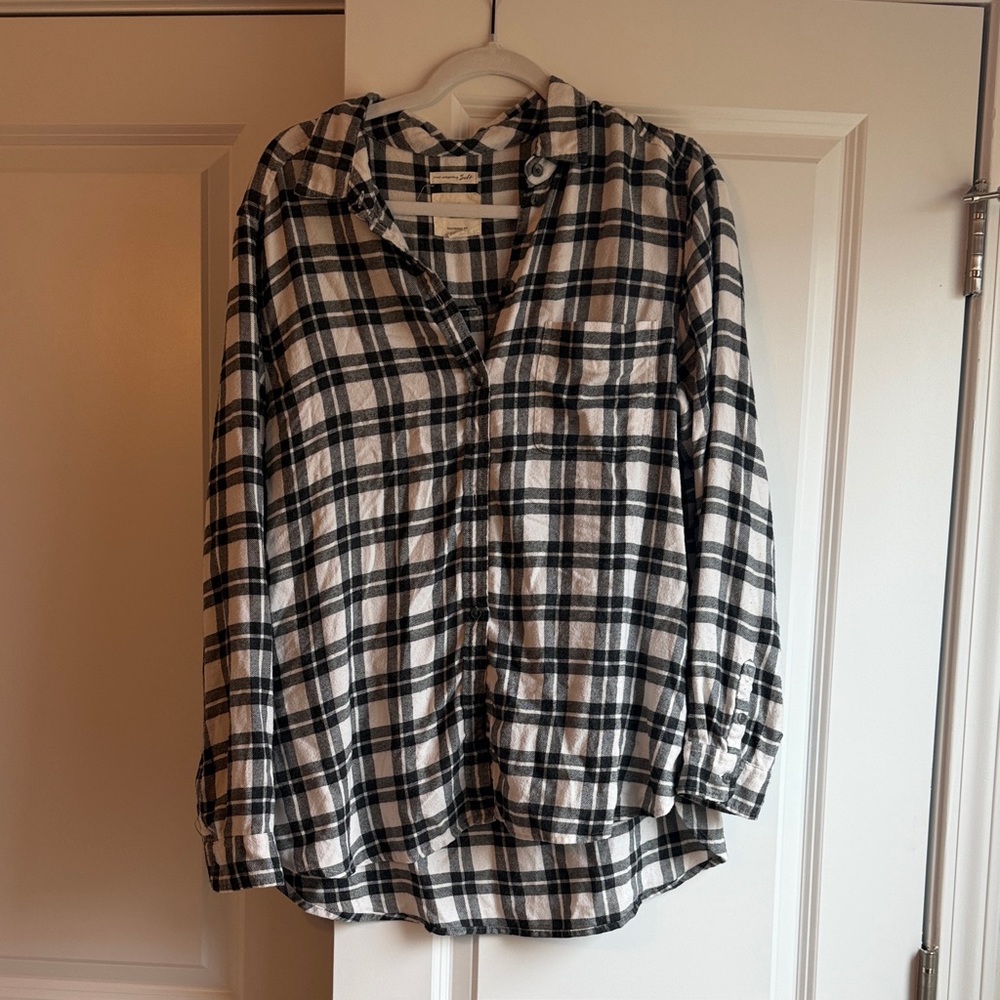 American Eagle Boyfriend Fit Black and White Plaid Button-Up Shirt